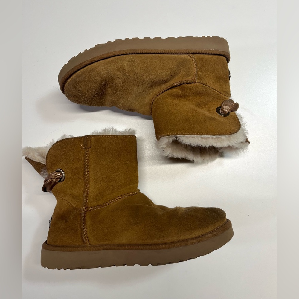 Ugg Short Boots Chestnut Brown with Sparkly Tie into Bow Women’s Size 9